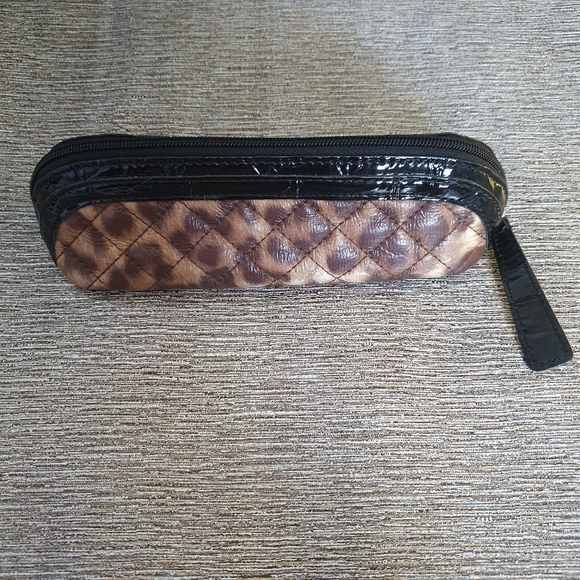 Set of Guess Tablet Case / Ipad Cover and Make-up Bag / Pencil Case - Picture 8 of 10